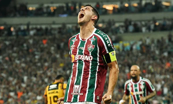 Nino comemorando gol