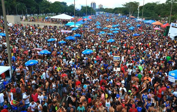 Queda de viaduto em Brasília mudará percurso de blocos de Carnaval