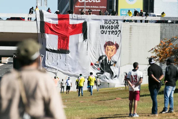 Manifestantes pró e contra Bolsonaro fazem manifestação na Esplanada (21/6)
