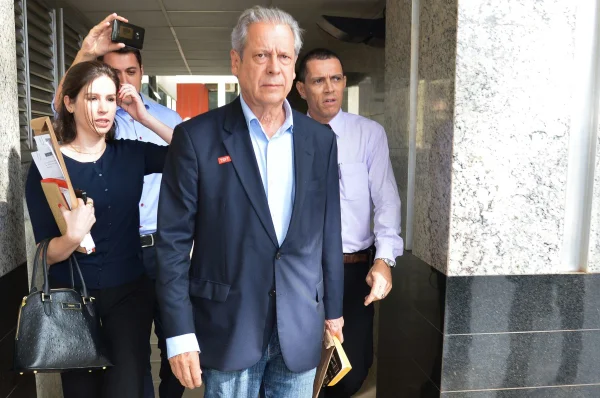 Dirceu fica na cela de Luiz Estevão, Celso Jacob e João Rodrigues