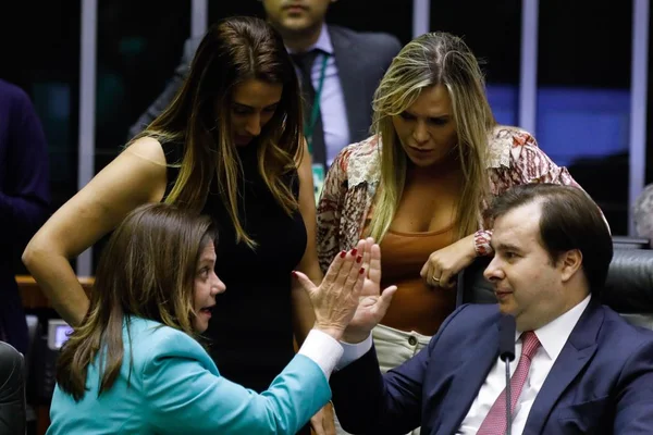 Discussão acaba e Maia deixa votação da Previdência para esta quarta