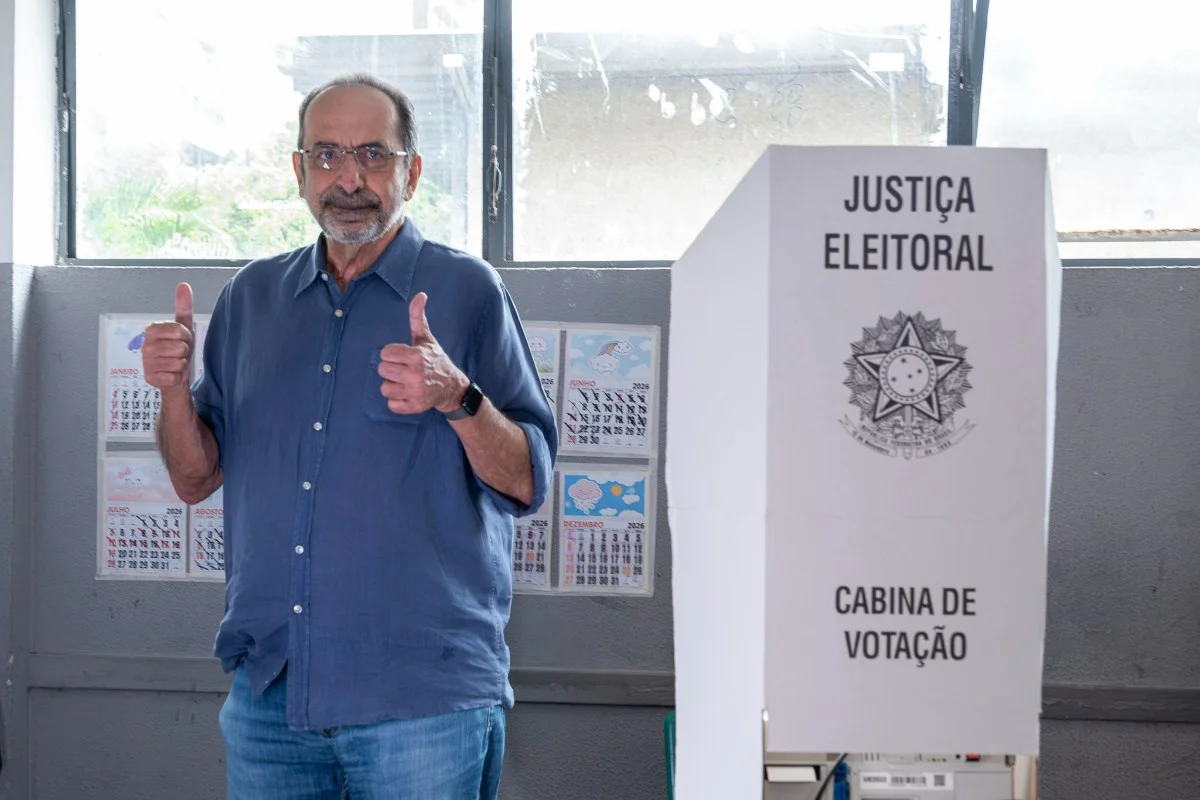 Ao votar, Kalil (PDT) afirma que está confiante na vitória e em um 2º turno