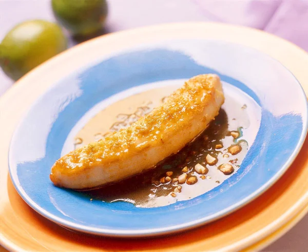Sobremesa prática: faça a receita da banana com calda de laranja