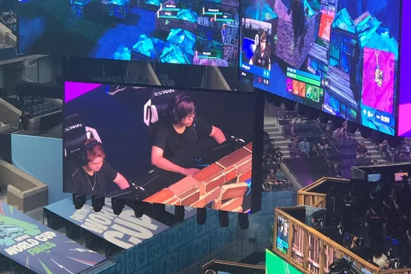 Brasilienses contam como foi jogar Mundial de Fortnite em Nova York