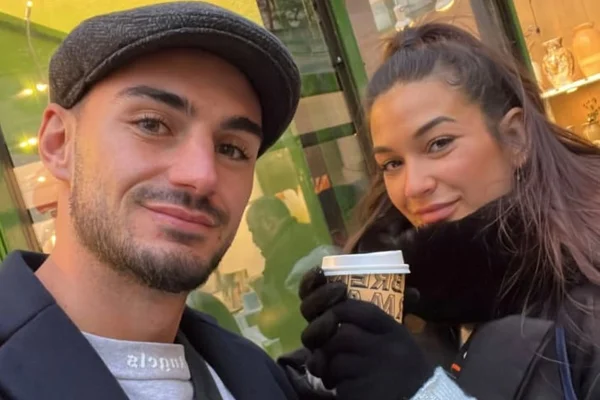 Imagem colorida de Juan Iglesias e sua esposa