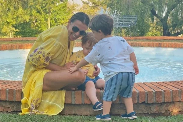 Mônica Martelli posa com filhos de Paulo Gustavo: “Sorriso de volta”