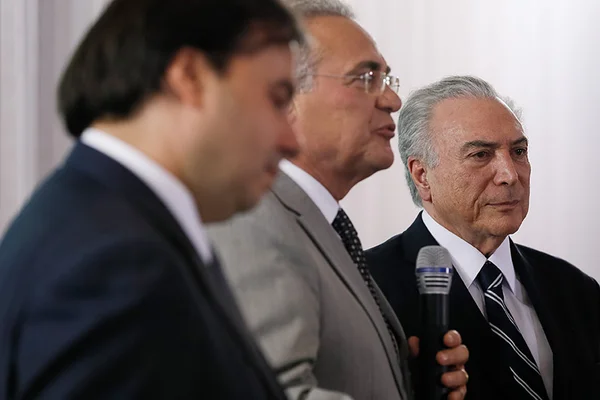 Renan Calheiros e Rodrigo Maia teriam atuado a favor da Odebrecht