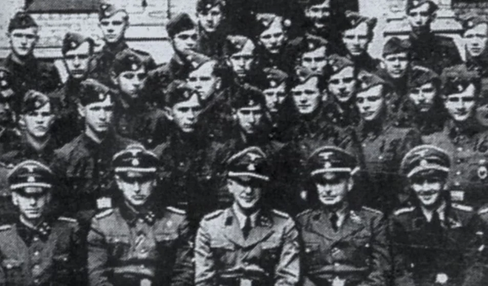 <b><a href="https://www.netflix.com/title/80134093">Einsatzgruppen: The Nazi Death Squads</a>.</b> Esta série documental examina o Einsatzgruppen, o grupo de nazistas encarregado de exterminar multidões de judeus, ciganos e prisioneiros soviéticos na Europa Oriental <b><a href="https://www.netflix.com/title/80134093">Einsatzgruppen: The Nazi Death Squads</a>.</b> Esta série documental examina o Einsatzgruppen, o grupo de nazistas encarregado de exterminar multidões de judeus, ciganos e prisioneiros soviéticos na Europa Oriental