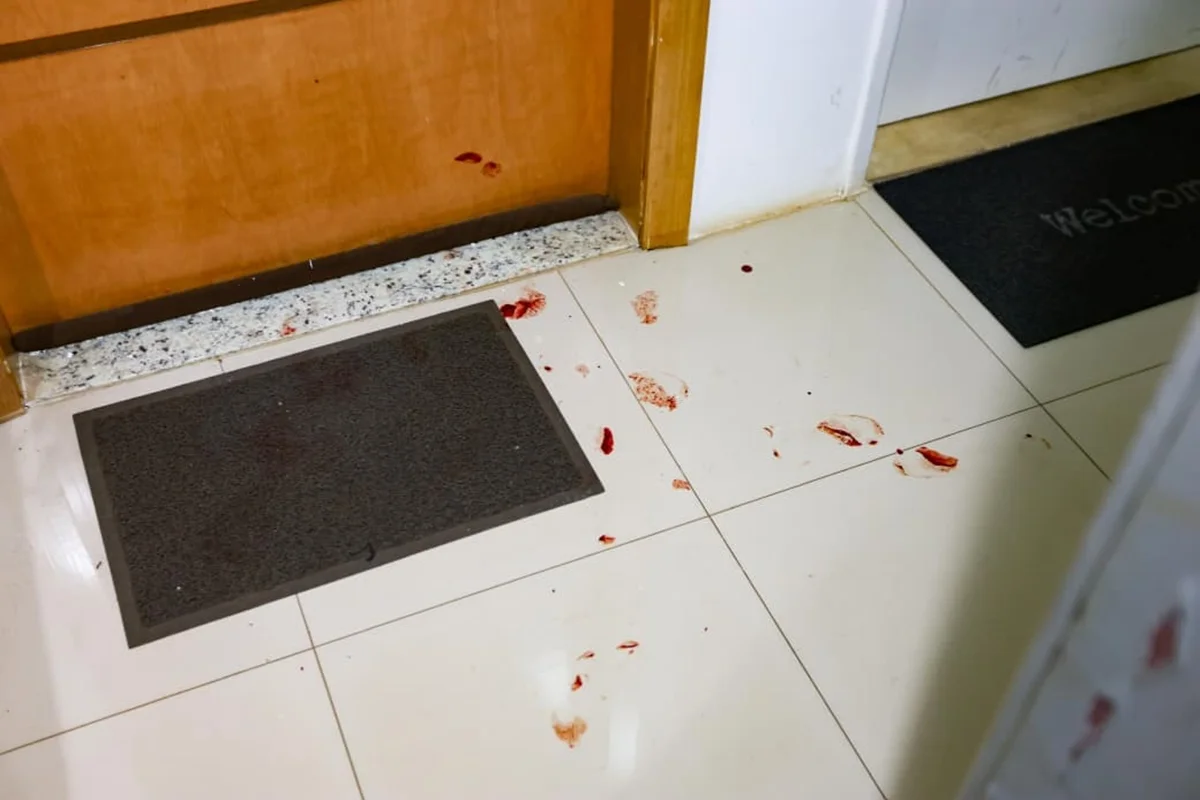 Homem invadiu andares de prédio na Asa Sul e deixou rastro de sangue