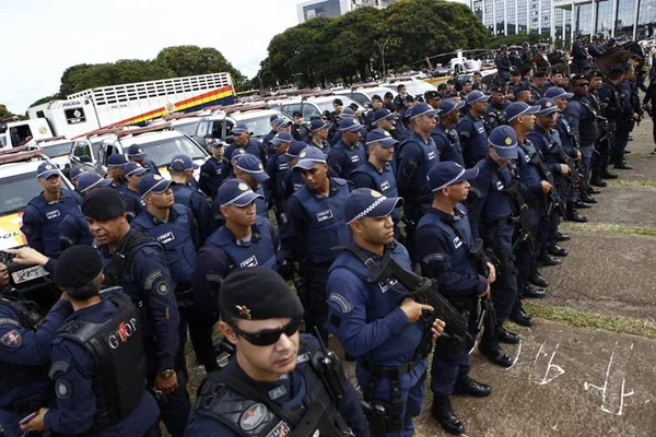 Militares do DF aguardam decreto de Bolsonaro sobre Previdência