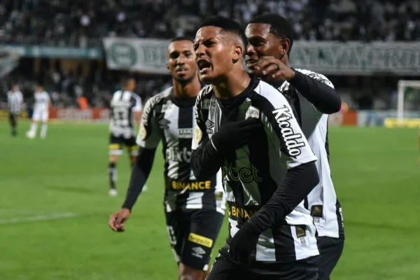 Com gol da dupla Ângelo e Angulo, Santos bate o Coritiba fora de casa