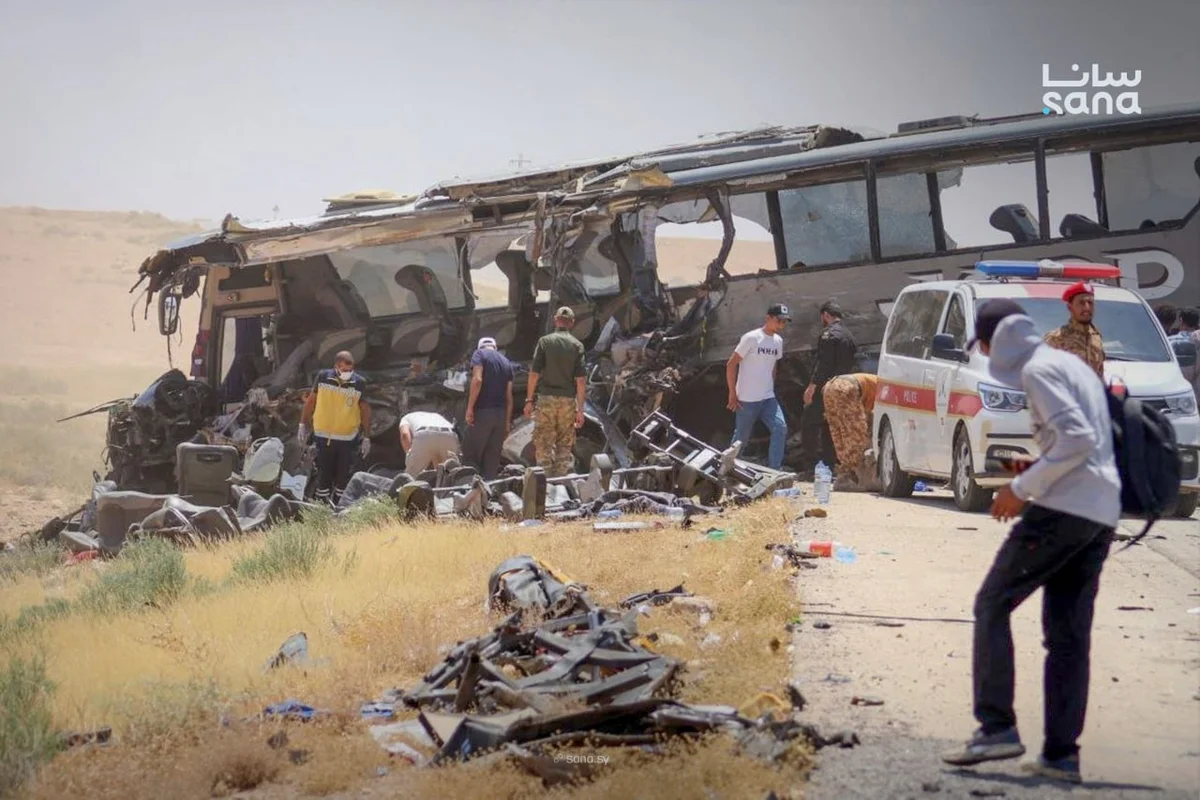 Acidente entre dois ônibus na Síria deixa 35 mortos Acidente entre dois ônibus na Síria deixa 35 mortos