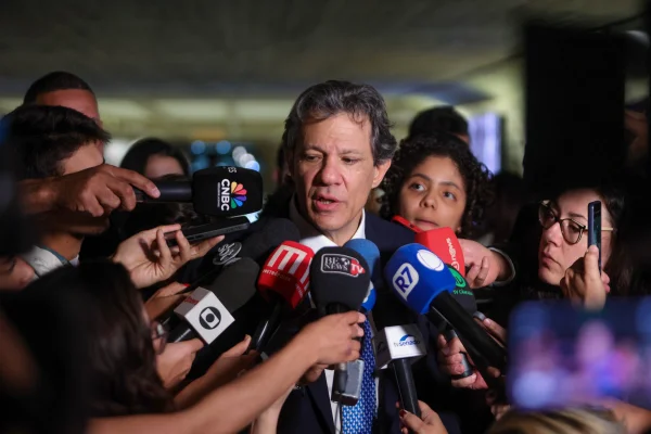 Ministro da Fazenda, Fernando Haddad, é ouvido pela comissão mista que analisa a Medida Provisória (MP) 1303 25, que tributa aplicações financeiras e ativos virtuais Metropoles