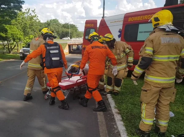 Homem de 55 anos é atropelado no Eixinho Sul