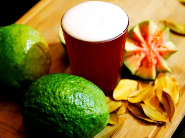 Somos Todos Goiaba: Corina lança trilogia de cervejas com a fruta