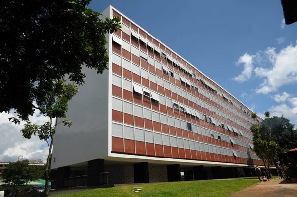 Reforma de móveis em apartamentos de deputados custará R$ 798 mil