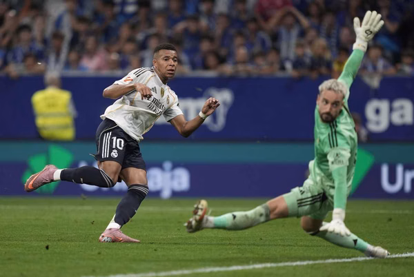 GettyImages-2231881095 Mbappé e Vini Jr. garantem vitória do Real Madrid contra o Oviedo
