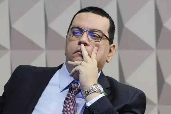 Médico de SP que defendeu uso da cloroquina para Covid é eleito no CFM