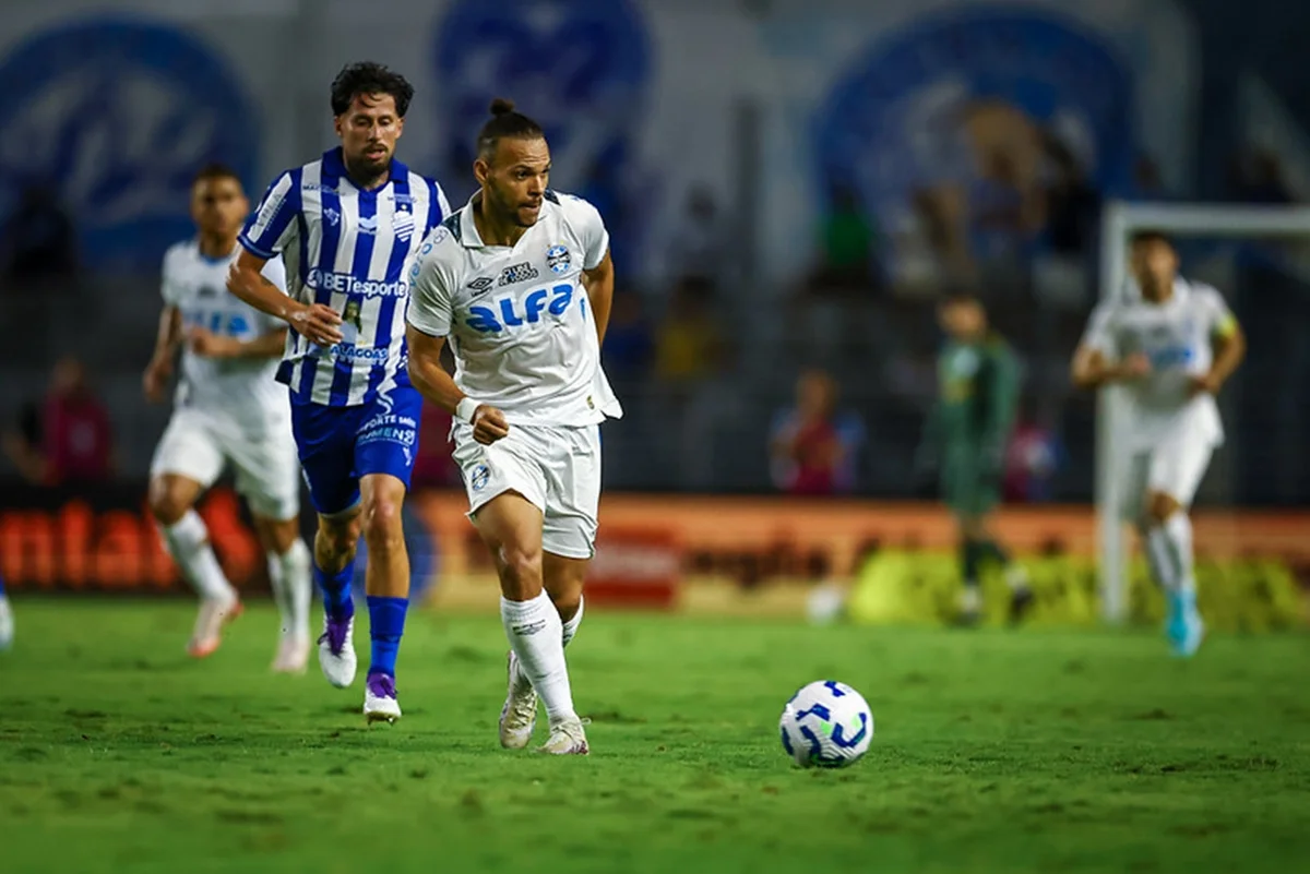 A Vitória na ida por 3 x 2, de virada, favoreceu o CSA A Vitória na ida por 3 x 2, de virada, favoreceu o CSA