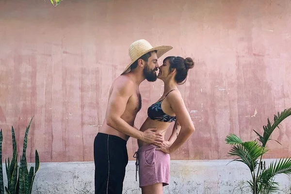 Vem, bebê! Titi Müller está grávida de Tomás Bertoni, do Scalene