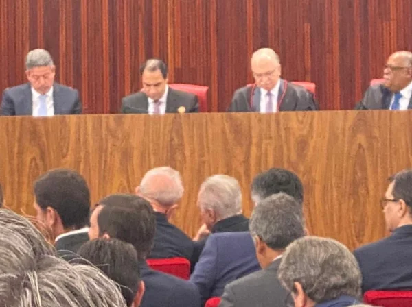 Sobre o que Lula e Temer conversaram na posse de Moraes no TSE