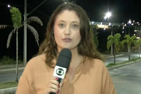Vídeo: homem mostra bumbum ao vivo na Globo e deixa repórter em choque