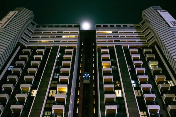 Fachada do hotel Metranpolitan