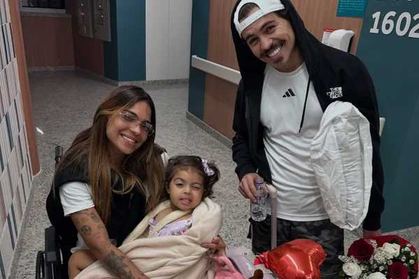 Pietra, filha de Tays Reis e Biel passa por cirurgia após cair em brinquedo - Metrópoles