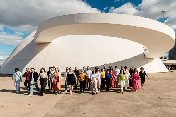 Na imagem com cor, os participante do Brasília Design Week - Metrópoles