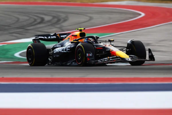 Imagemm colorida de carro da Red Bull da classificatória para corrida Sprint no GP dos EUA- MEtrópoles