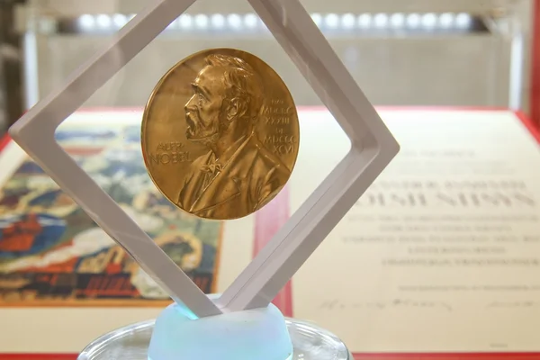 Entenda por que o Prêmio Nobel de Literatura 2019 terá dois vencedores