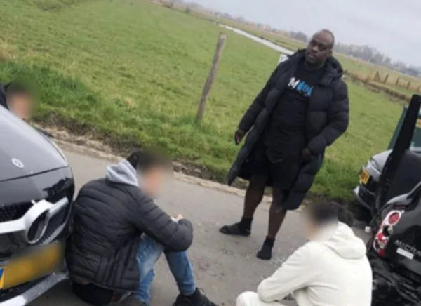 Melvin Manhoef prende ladrões que queriam invadir sua casa