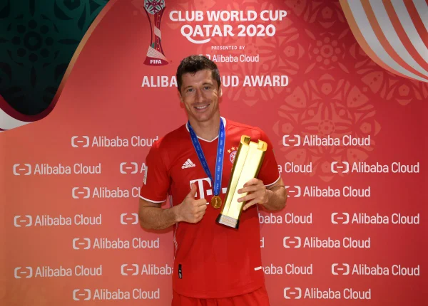 Eleito melhor do Mundial, Lewandowski exalta 6º título do Bayern em um ano