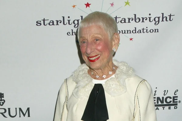 Leah Adler, mãe de Steven Spielberg, morre aos 97 anos nos EUA