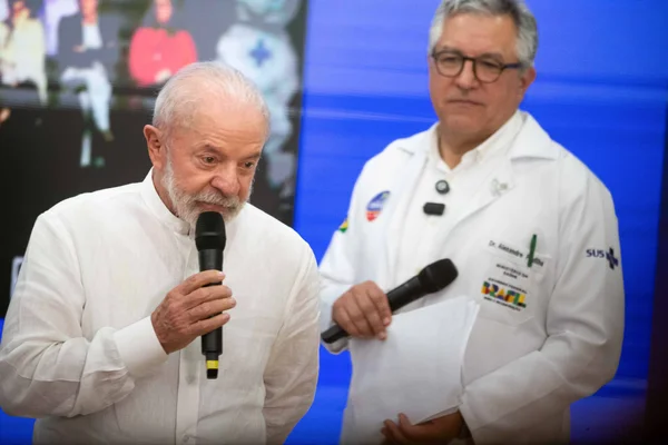 Lula e o Ministro Alexandre Padilha durante o Ebserh em Ação Agora Tem Especialistas, no Hospital Universitário de Brasília HUB - Metropoles 2