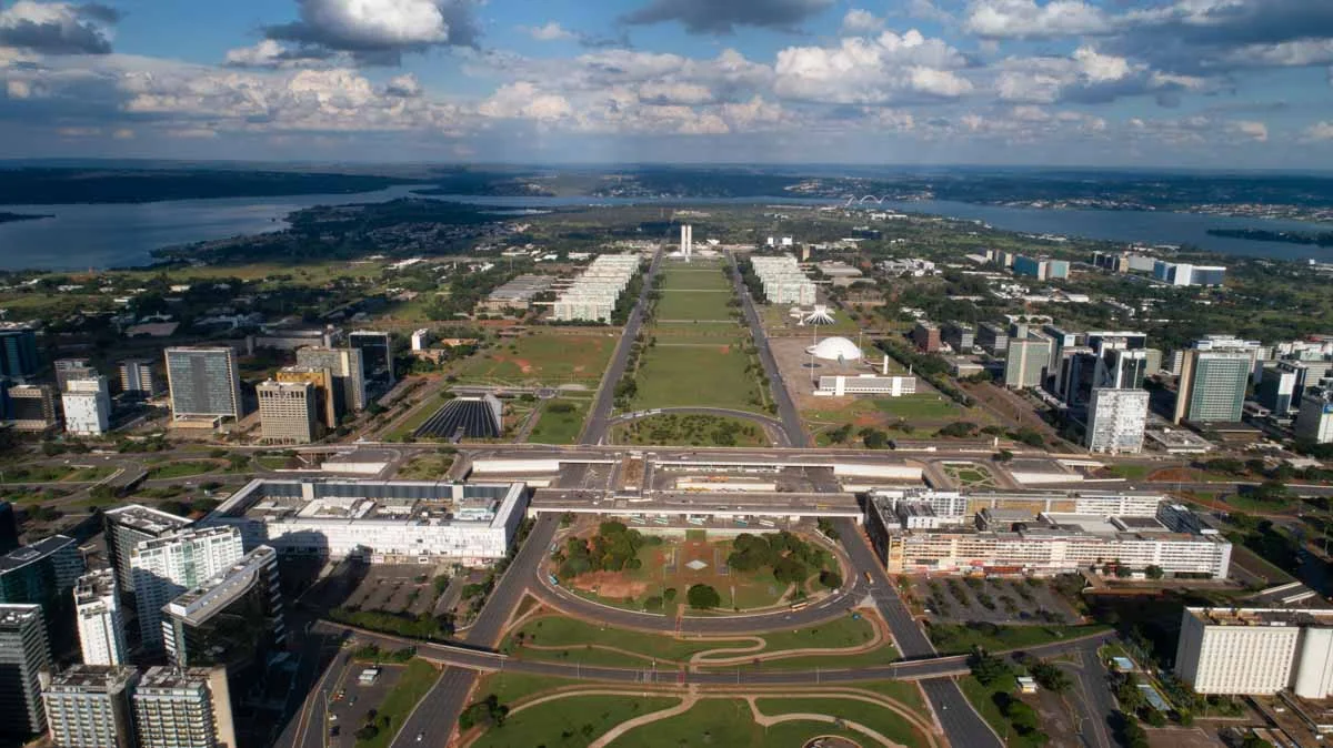 Eslanada dos Ministérios e Rodoviaria central com o congresso ao fundo Eslanada dos Ministérios e Rodoviaria central com o congresso ao fundo
