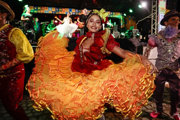 Mulher fantasiada para o São João de Caruaru, em Pernambuco - Metrópoles