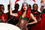 Anitta publicou um vídeo ao lado dos ritmistas da escola de samba