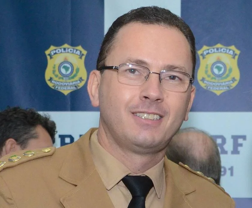 Adriano Marcos Furtado, na Polícia Rodoviária Federal (PRF). Foi superintendente da Polícia Rodoviária Federal (PRF) no Paraná Adriano Marcos Furtado, na Polícia Rodoviária Federal (PRF). Foi superintendente da Polícia Rodoviária Federal (PRF) no Paraná