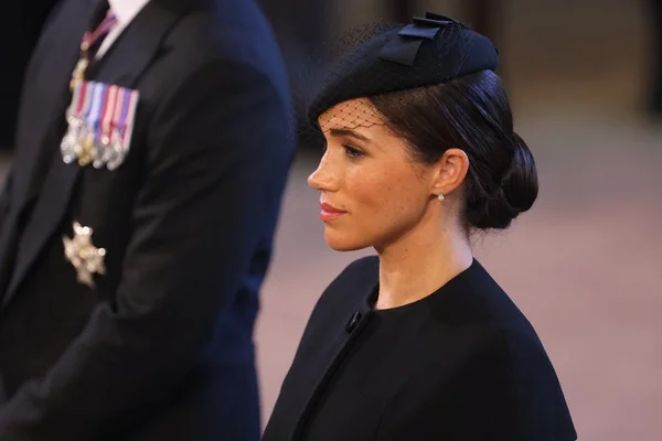 Em entrevista, Meghan Markle fala pela 1ª vez sobre a morte da rainha