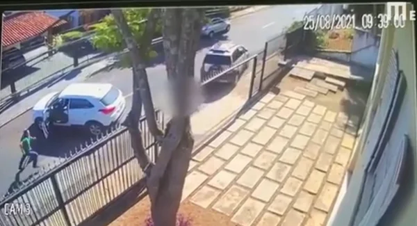 Advogado atropela mulher no lago sul