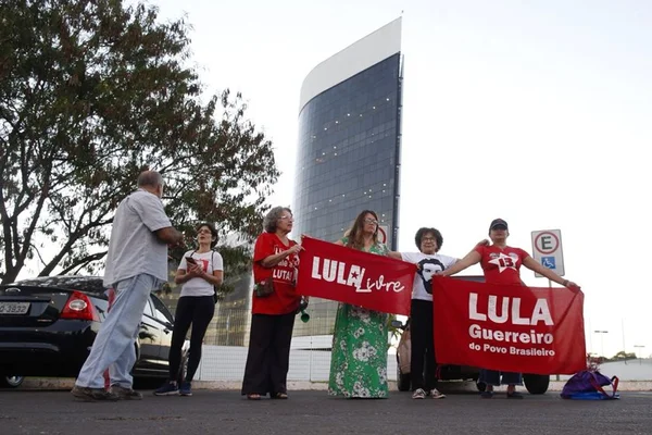 Corrente petista quer “Lula Livre” como prioridade do partido
