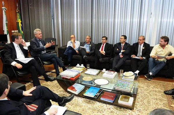 Moradores do Ville de Montagne apresentam proposta ao governo