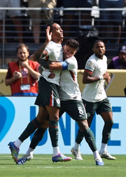 João Pedro também marcou o segundo gol do Chelsea.