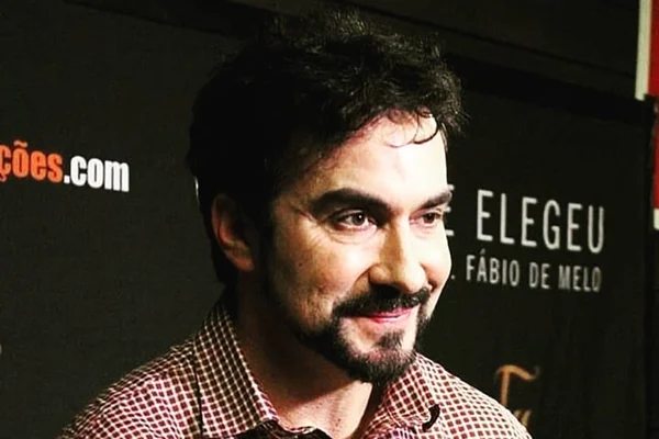 Padre Fábio de Melo critica Bradesco e é disputado por concorrentes