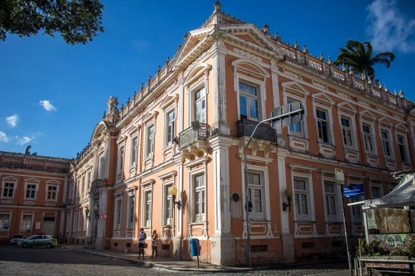 Imagem colorida, Justiça obriga Ufba a matricular aluna de medicina reprovada por cotas - Metrópoles