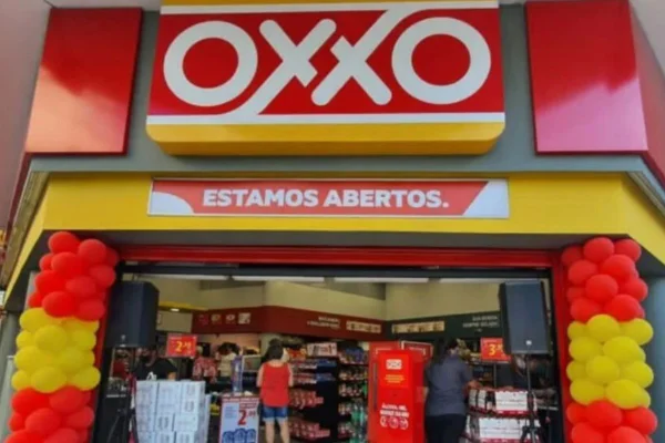 Imagem colorida mostra a fachada de um mercado Oxxo - Metrópoles