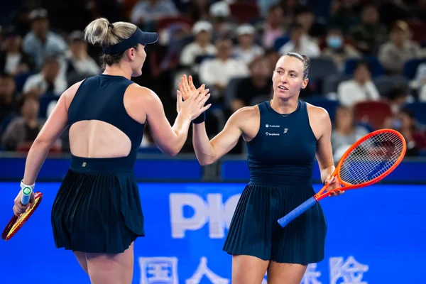 Luisa Stefani e Gabriela Dabrowski vão à semifinal do WTA 500 de Tóquio