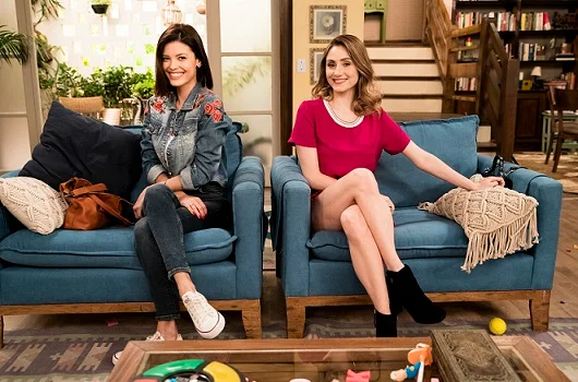 Kyra/Cleyde (Vitória Strada) e Petra (Bruna Guerin) em Salve-se Quem Puder