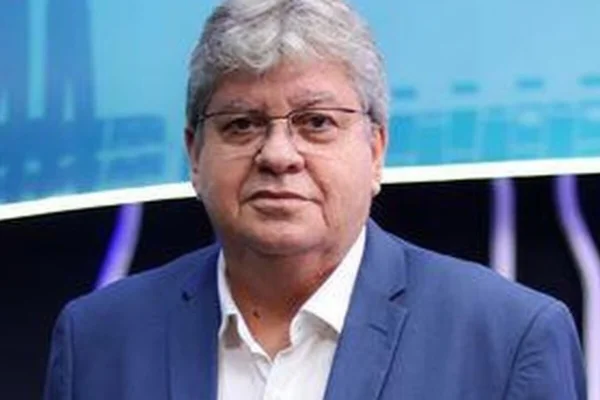 Imagem colorida do governador da Paraíba João Azevêdo (PSB) - Metrópoles